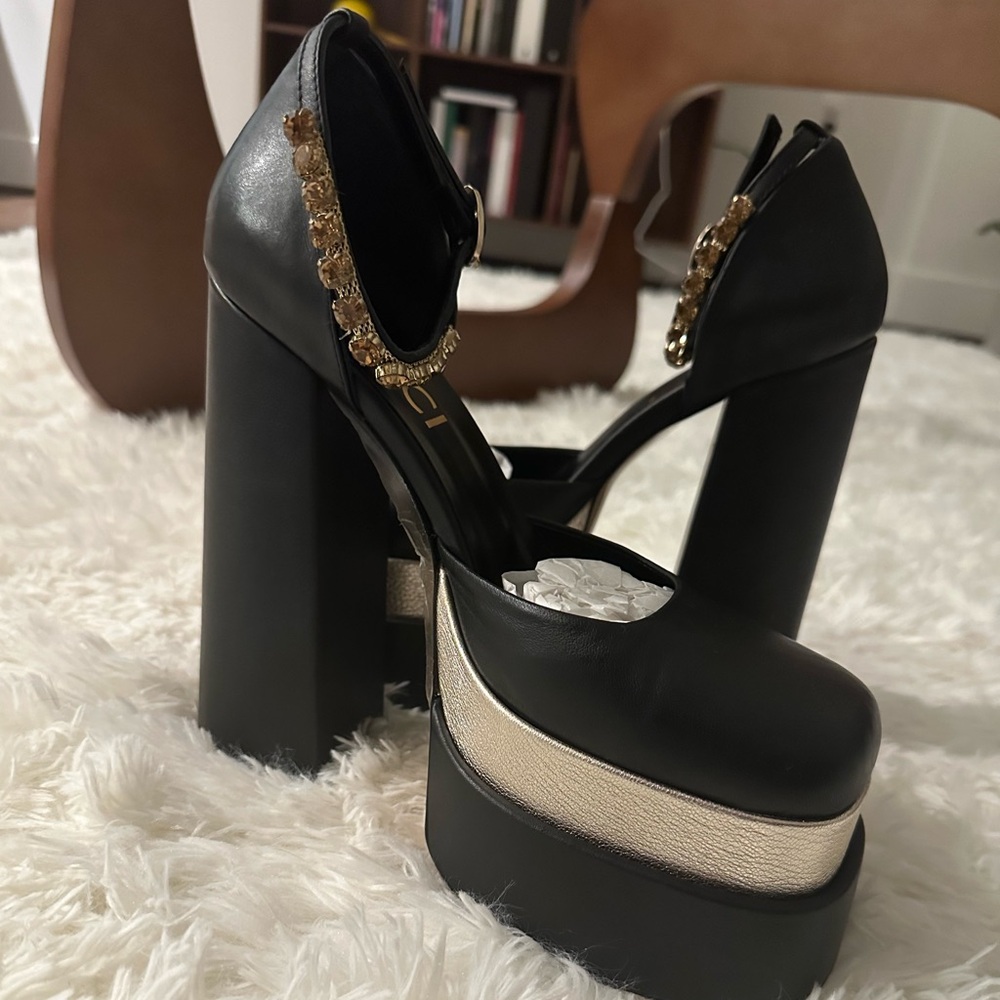 Vinci Leather 3994 Neptune Black/Gold Heels
